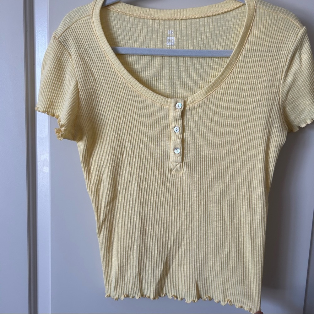 PacSun Soft Yellow Ribbed Button Tee - Picture 2 of 3